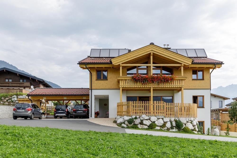 Penthousewohnung Mit Garten Sauna Pool Maishofen Exterior photo